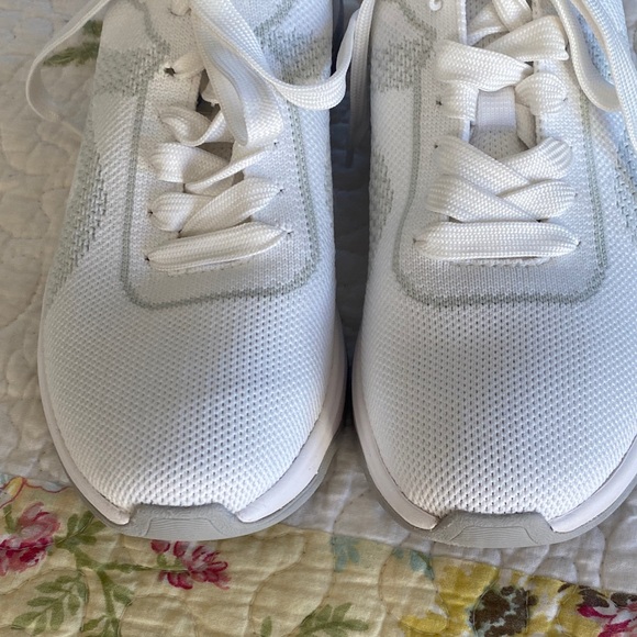 Clarks Cloudsteppers White Knit Footwear - Picture 7 of 13